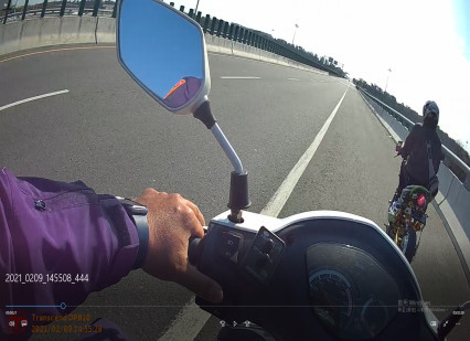 外籍移工騎電動自行車使用衛星導航誤上國道
