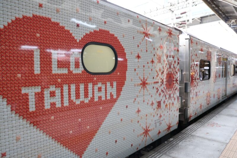 彩繪列車「SIRAYA西拉雅號」今正式啟動 黃偉哲歡迎民眾規劃臺南鐵道之旅