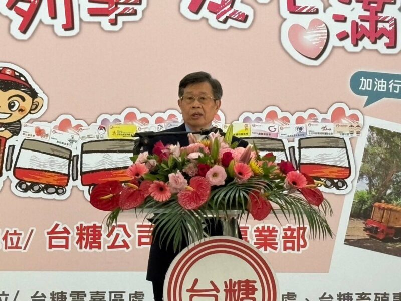 台糖油品雙十年華公益活動   楊明州出席推薦美食，贈送台糖好物關懷社區長輩