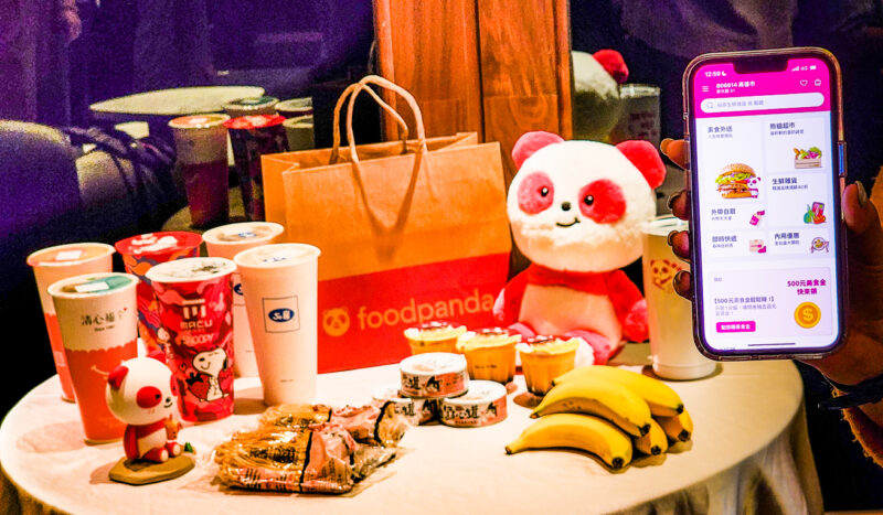 ▲外送平台數據顯示,過去一年高雄用戶的外送消費力成長達7%,從美食到生鮮雜貨、晚餐到家用品,高雄人越來越喜愛透過外送平台一次採購完成。(圖/記者張忠義攝)