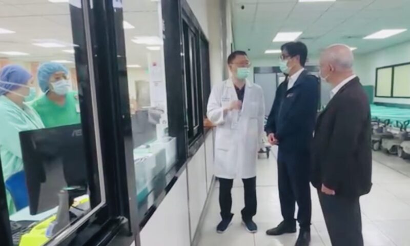 陳其邁趕赴台南2醫院探視湖內工廠工安意外傷患