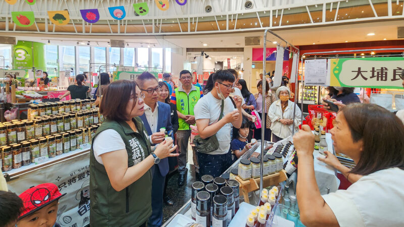 ▲為行銷屏東在地好物，從今日起至三十日在高雄夢時代購物中心3F蛋型空間舉辦「夢見好屏好物-屏東物產展」。（圖/記者張忠義攝）