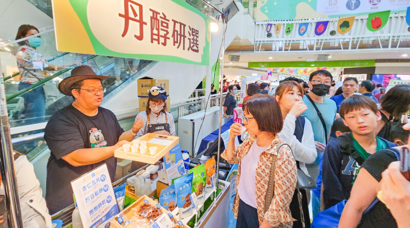 ▲為行銷屏東在地好物，從今日起至三十日在高雄夢時代購物中心3F蛋型空間舉辦「夢見好屏好物-屏東物產展」。（圖/記者張忠義攝）