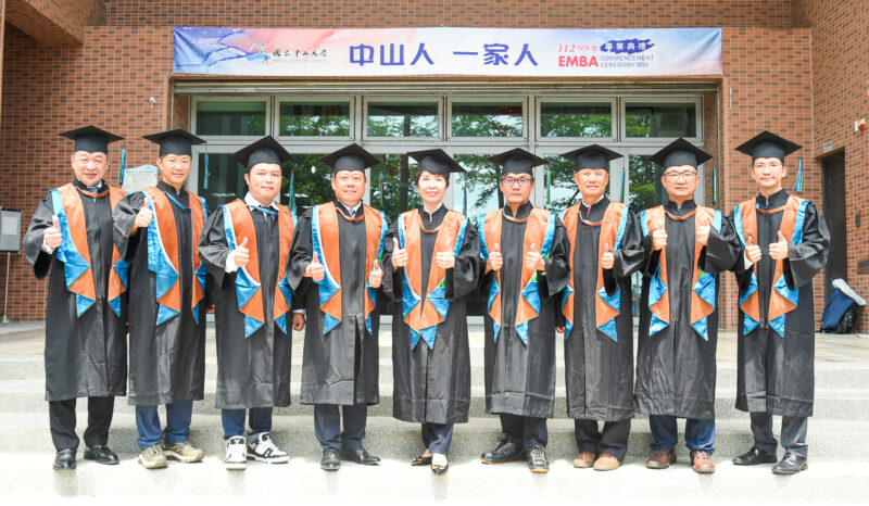 ▲中山大學EMBA畢業班25級的9位企業家。（圖/記者張忠義攝）