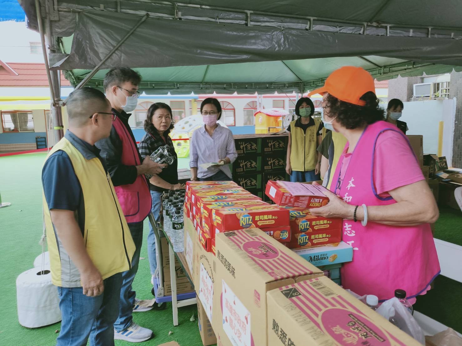 陳其邁市長指示三民區開設服務中心　發放民生物資