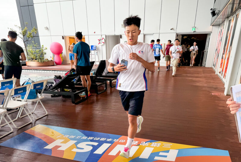 ▲選手抵達終點線，接受全場歡呼。（圖/承億酒店提供）