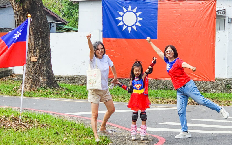 ▲大家一起為中華民國慶生。（圖/記者張忠義攝）