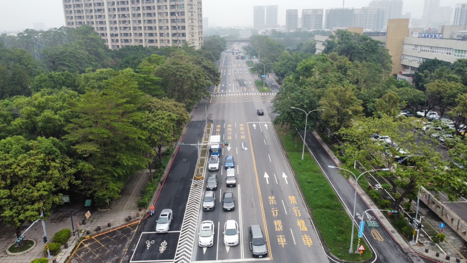 高市德民路分隔島縮減 路型調整行車不卡卡