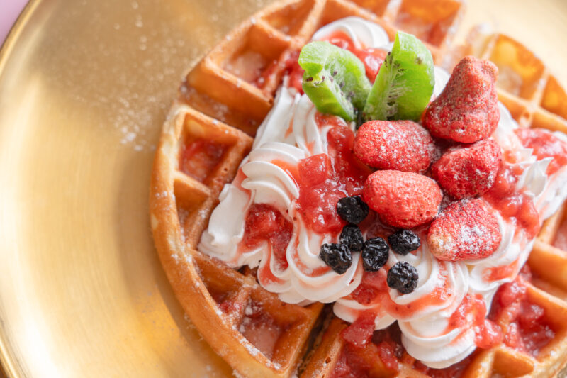 ▲平凡五金行推出春甜點升級顧客體驗。（圖/提平凡五金行供）