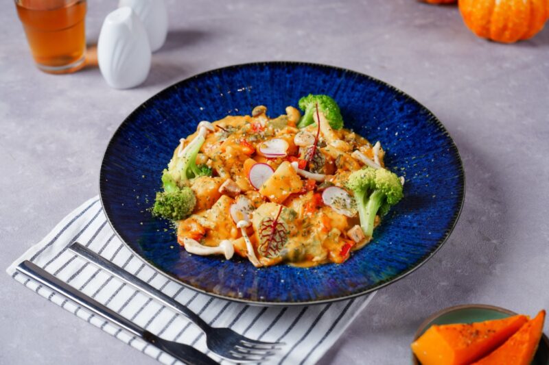 ▲65歲以上銀髮族至Cozzi THE Roof餐廳加入會員並於用餐出示有效證件,本人可享餐點88折優惠。(圖/和逸飯店提供)