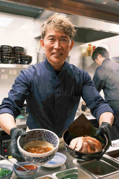 ▲東京拉麵之王「麵屋一燈」坂本幸彥社長來台，親手獻上特別創作——「濃厚海老沾麵」。（圖/麵屋一燈提供）