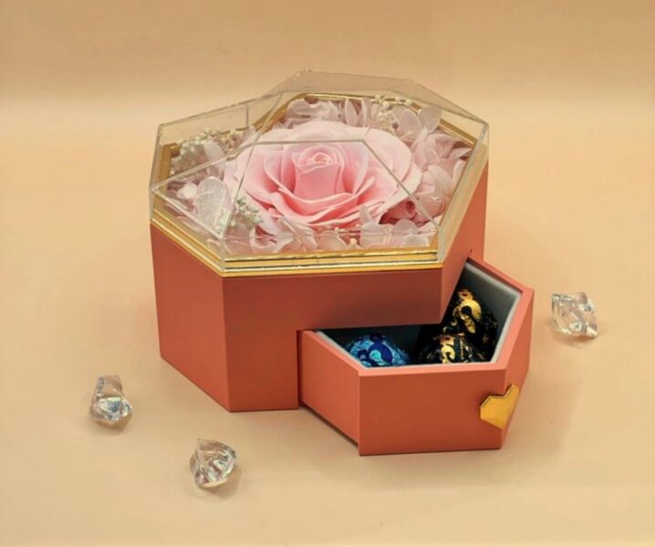 ▲5月11日前至CupiCho丘彼巧，享有禮盒全品項任2入92折、3入88折優惠。（圖/高雄夢時代提供）