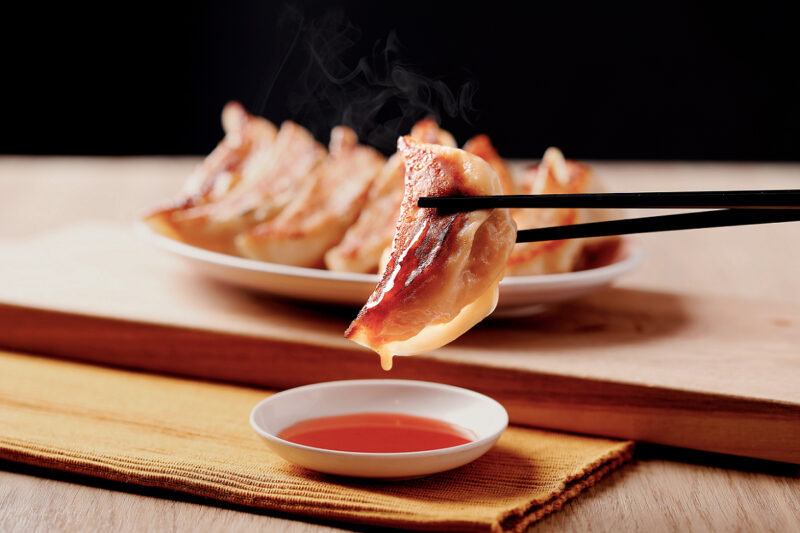 ▲Global Mall新左營車站推「大阪王將」品牌美食通會員享59元加購「燒餃子6入組」。(圖/ Global Mal新左營車站提供)