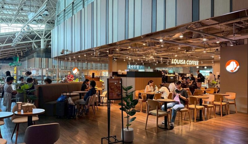 ▲Global Mall新左營車站推「路易莎」5月31日消費指定飲品結帳享85折優惠。(圖/Global Mall新左營車站提供)