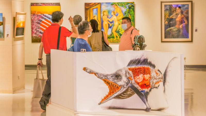 ▲高雄市西瀛畫會會員聯展〈黑水溝傳奇》，這次共有39位藝術家展出76件作品，值得你來細細品味。（圖/記者張忠義攝）