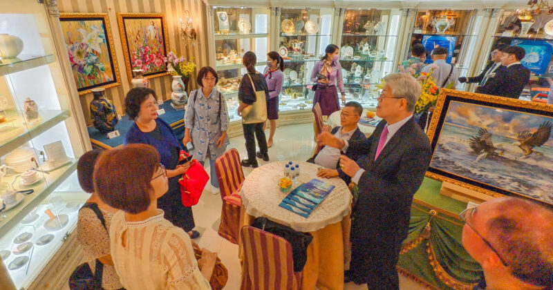 ▲德國麥森大師彩繪暨巡迴展覽於高雄大立展出，只有4天，民眾可要把握機會喔。（圖/記者張忠義攝）