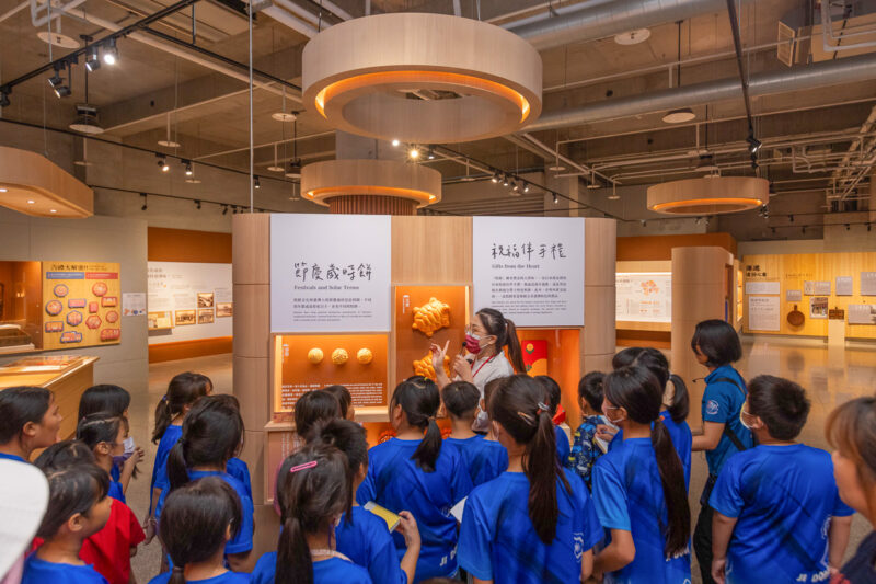 ▲舊振南與偏鄉學校合作推動「漢餅文化日」，將文化教育資源帶入資源相對稀缺的校園，並邀請學童親身體驗漢餅製作，拉近傳統文化與下一代的距離，深化文化永續意識。（圖/舊振南提供）