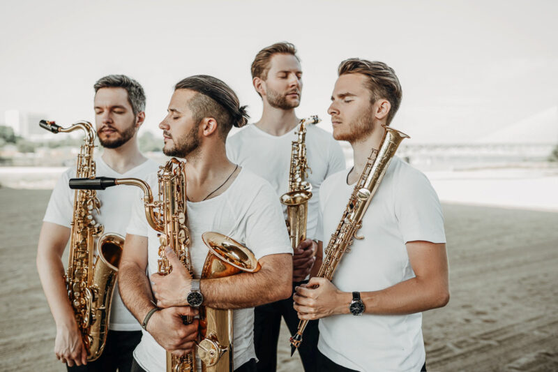 ▲「窩噗瘋」四位團員都擁有同樣的瘋狂、熱情，與不畏挑戰，每次的現場演出，都會嘗試新玩意。（圖/新象文創提供）