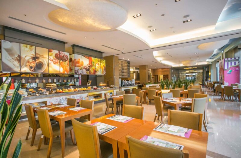 ▲【義大皇家酒店】提供中日西式餐點的星亞自助餐廳。（圖/義大皇家酒店提供）