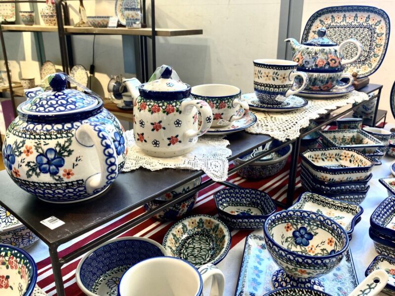 ▲凱西生活祭出波蘭陶及義大利蕾絲陶7折優惠。（圖/高雄夢時代提供）