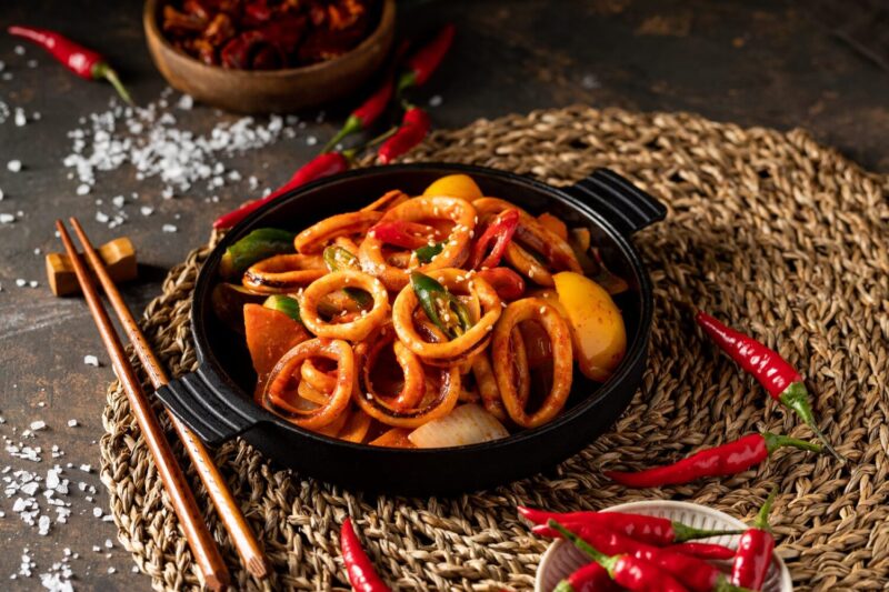 ▲涓豆腐─辣炒中卷。（圖/豆府餐飲集團提供）