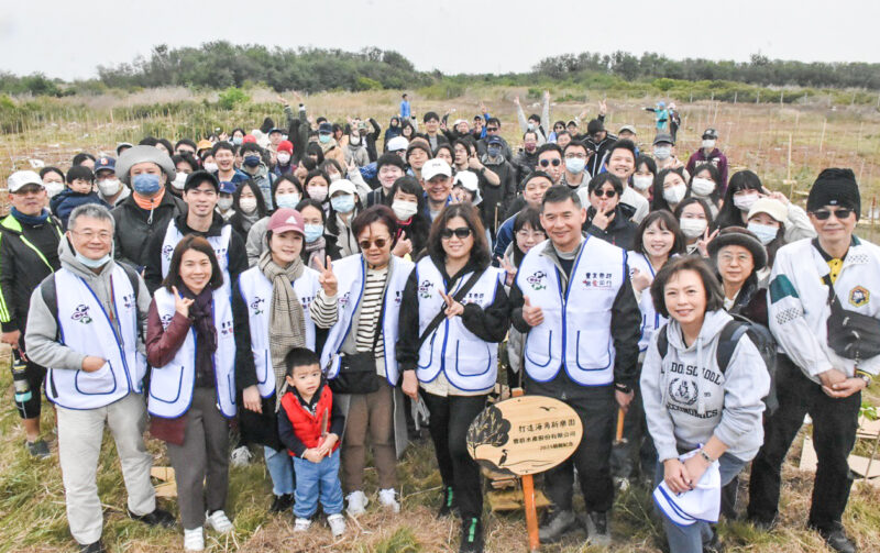 ▲豐群透過植樹行動連結在地社區，落實生態系保育精神。（圖/豐群水產提供）