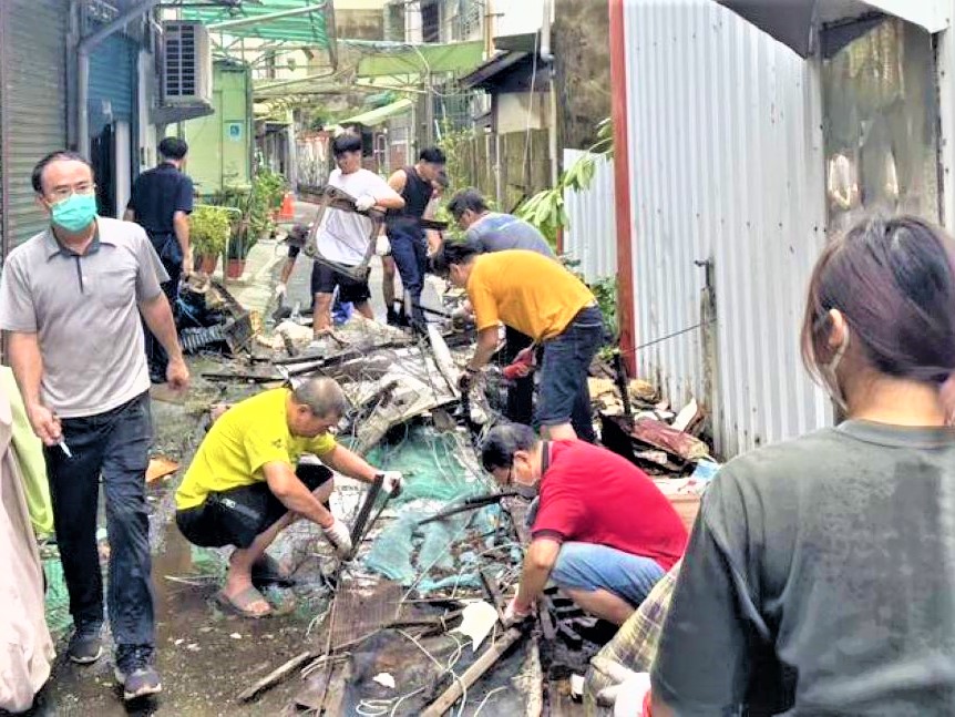 丹娜絲颱風橫掃　北門警協助恢復家園容貌