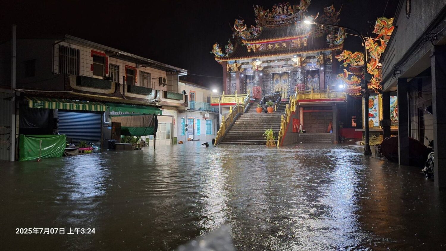 污水管破裂髒水灌入民宅，陳麗娜要求體檢究責