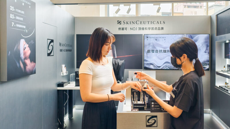 ▲頂級科學護膚品牌修麗可，今天起一連七天在高雄漢神巨蛋購物中心一樓，舉辦快閃開幕體驗，想要肌膚升級的朋友可要把握機會喔。（圖/記者張忠義攝）