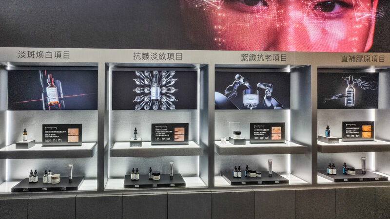 ▲修麗可科研肌膚升級站在活動期間推出年度最深全產品九五折驚喜優惠。（圖/記者張忠義攝）
