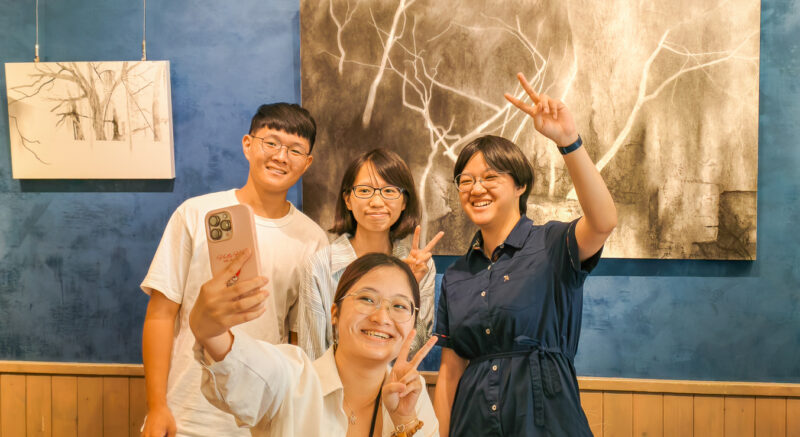 ▲孫毓玟生命歷程中有過數次進入山林、野溪之中的經歷，因此對於自然景物產生情感連結。（圖/記者張忠義攝）