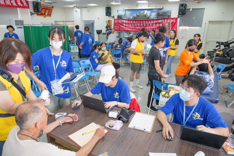 ▲企業支持長期在澎湖服務的台北醫學大學楓杏醫療團隊，從而落實穩定持續優質的醫療服務與醫學知識推廣工作。（圖／泰嘉社會福利基金會提供）