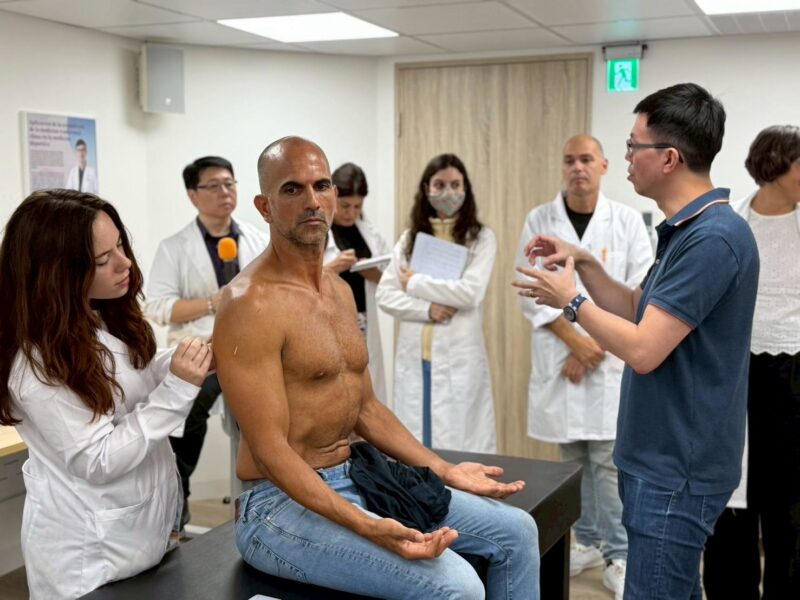 ▲中醫針灸療法實際應用教學。(圖/馬光中醫提供)