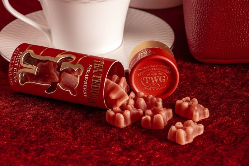 ▲高雄洲際酒店中秋禮盒結合TWG Tea茶香泰迪，兼具品味與創新，是獨特又溫馨的佳節贈禮選擇。（圖/高雄洲際酒店提供）