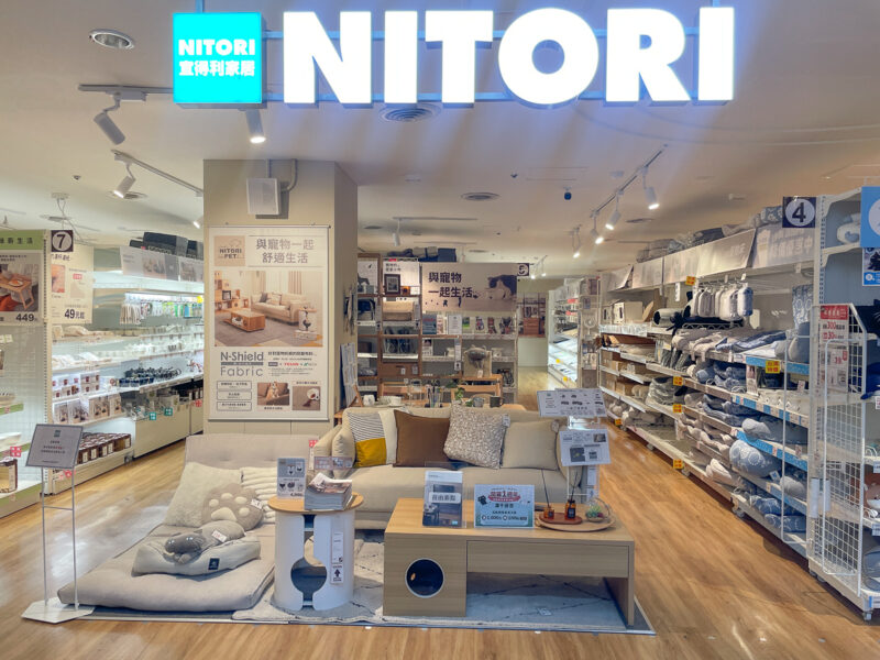 ▲大立宜得利開幕週年慶、黑貓見面會。（圖/高雄大立百貨提供）