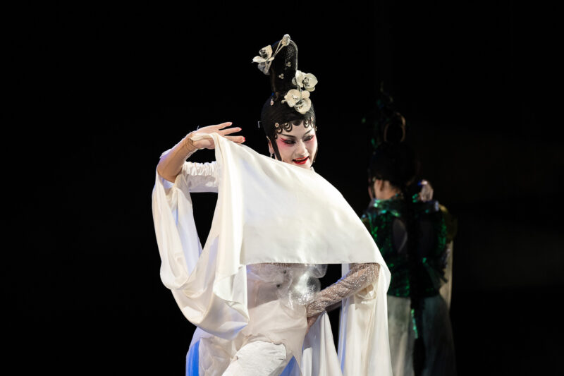 ▲2025年跨界戲曲音樂劇場《白水》由臺灣豫劇團當家花旦蕭揚玲飾演白素貞。（圖/臺灣豫劇團提供）