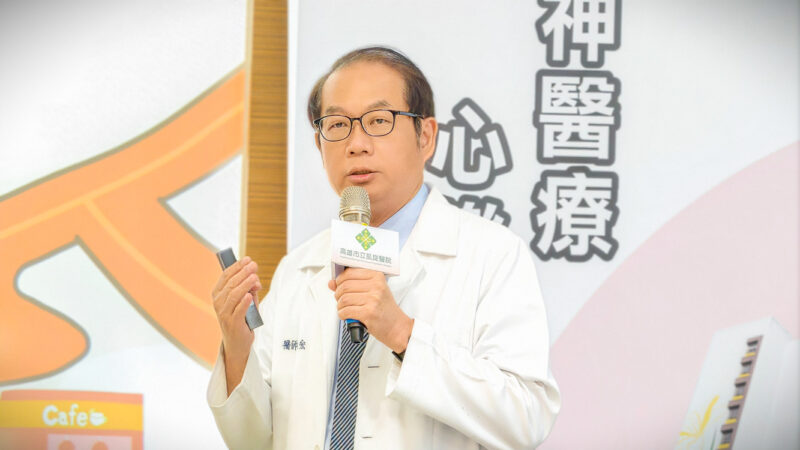 ▲凱旋醫院兒童青少年精神科蔡景宏主任指出，AI機器人可幫助減少思覺失調症病友看診後未施打長效針劑的情形。（圖/記者張忠義攝）