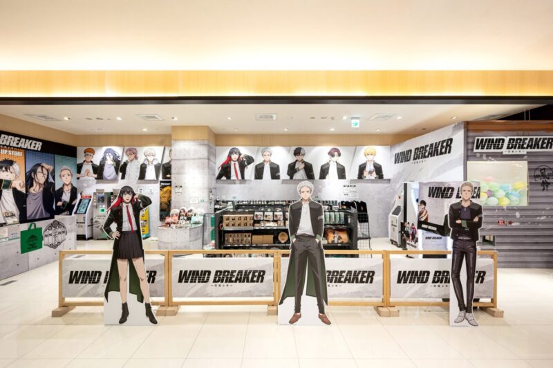 ▲一進店就可以看到「梅宮、椿野和柊」三位防風鈴核心成員們在門口迎接大家。（圖/高雄夢時代提供）