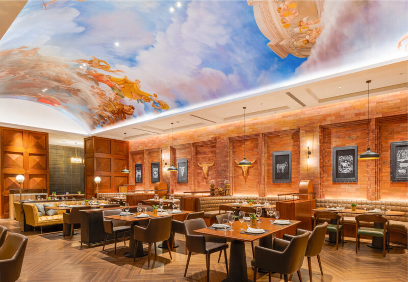 ▲皇饕牛排館鐵板燒設有寬敞的開放式座位區與隱密性高的私人包廂，滿足不同型態的用餐。（圖/高雄萬豪酒店提供）