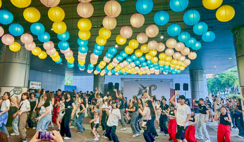 ▲【新光三越高雄左營店K-POP熱潮HIGH翻週末!邀請全台克拉快衝高雄挑戰SEVENTEEN_經典舞曲。（圖/新光三越左營店提供）