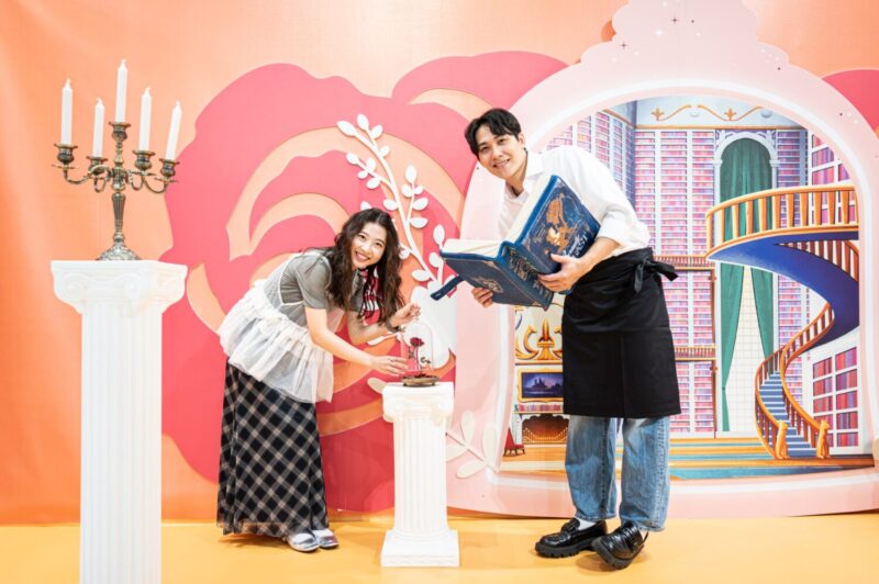 ▲店內打造了許多超好拍裝置，高雄店一口氣推出7個打卡點，圖為《美女與野獸》場景。（圖/高雄夢時代店提供）