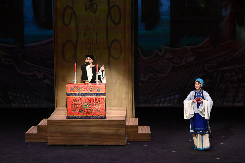 ▲臺灣豫劇團推出《求你騙騙我》與《陳三兩爬堂》兩齣雙戲,將在11月29日至30日在臺灣戲曲中心上演。(圖/臺灣豫劇團提供)