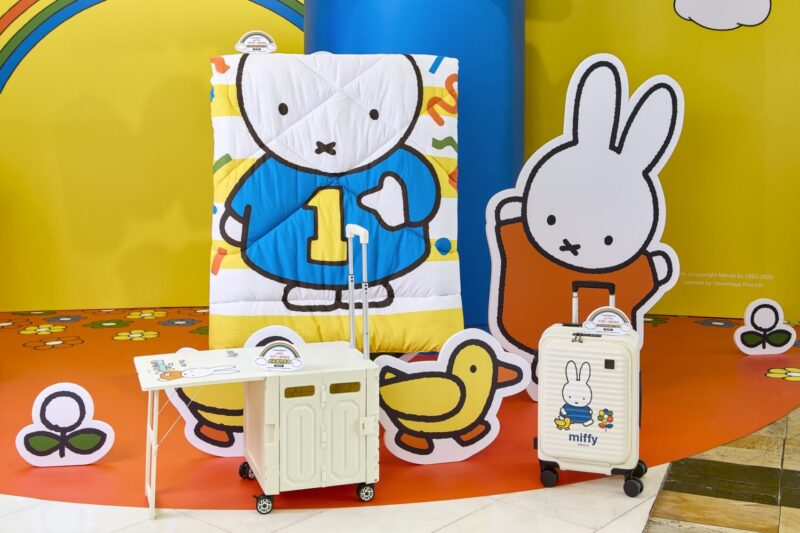 ▲Miffy會員限定滿額加價購部分，共有20吋上掀式擴充行李箱、桌板購物推車、石墨烯雙人寢。（圖/高雄夢時代提供）