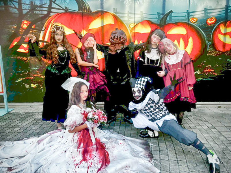 ▲《惡靈來襲 南瓜鎮封印戰》七大惡靈角色詭譎登場，帶領觀眾沉浸光與暗的最終對決。（圖/SKM高雄草衙提供）