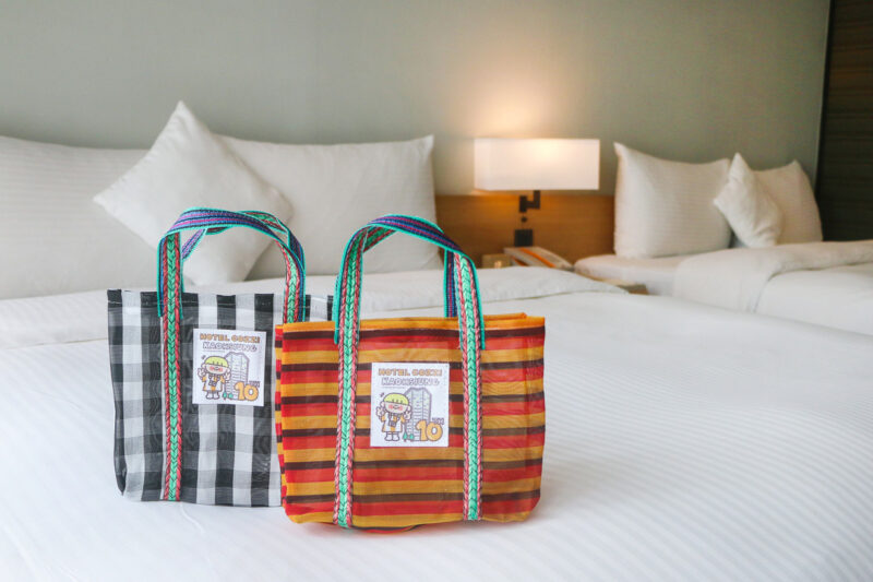 ▲和逸飯店‧高雄中山館推出「十光之旅」住房專案，入住即贈「生日大禮包」內含高雄插畫家聯名款茄芷袋、TGFACTOR臉部護膚組等多重好禮。（圖/和逸飯店提供）