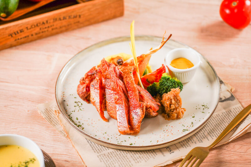 ▲Cozzi THE Roof餐廳同慶10歲生日，即日起至10月31日午晚餐時段推出「年終狂享回饋」餐飲優惠，凡AMAZZING CLUB會員於平日用餐，享「四人同行一人免費」。（圖/和逸飯店提供）