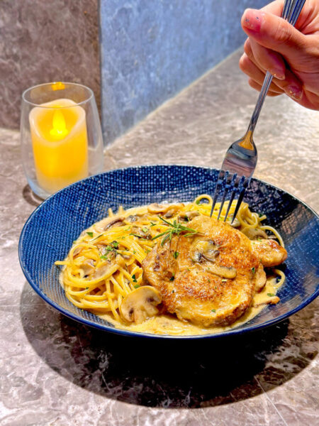 ▲金窯奶油蘑菇燉雞義大利麵。(圖/高雄大立百貨提供)