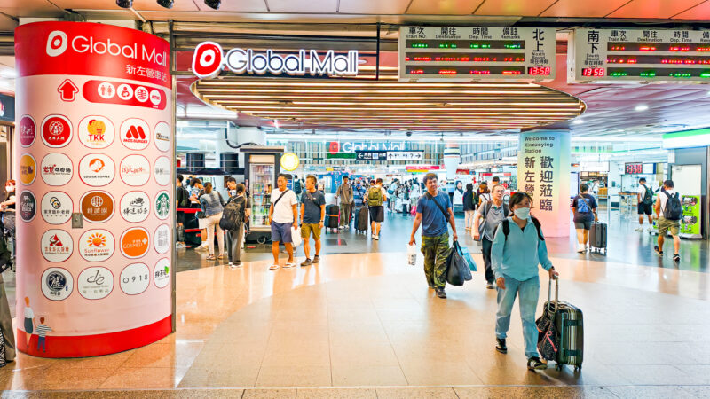 ▲Global Mall新左營車站週年慶推10大品牌優惠。(圖/記者張忠義攝)