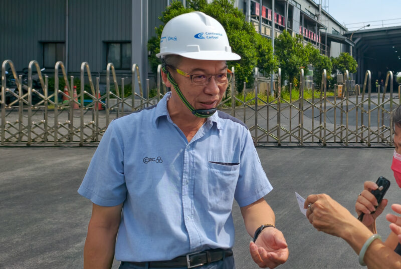 ▲林園先進副廠長黃炏南出面回應，此案已進入司法程序，就看法院怎麼判。（圖/記者張忠義攝）