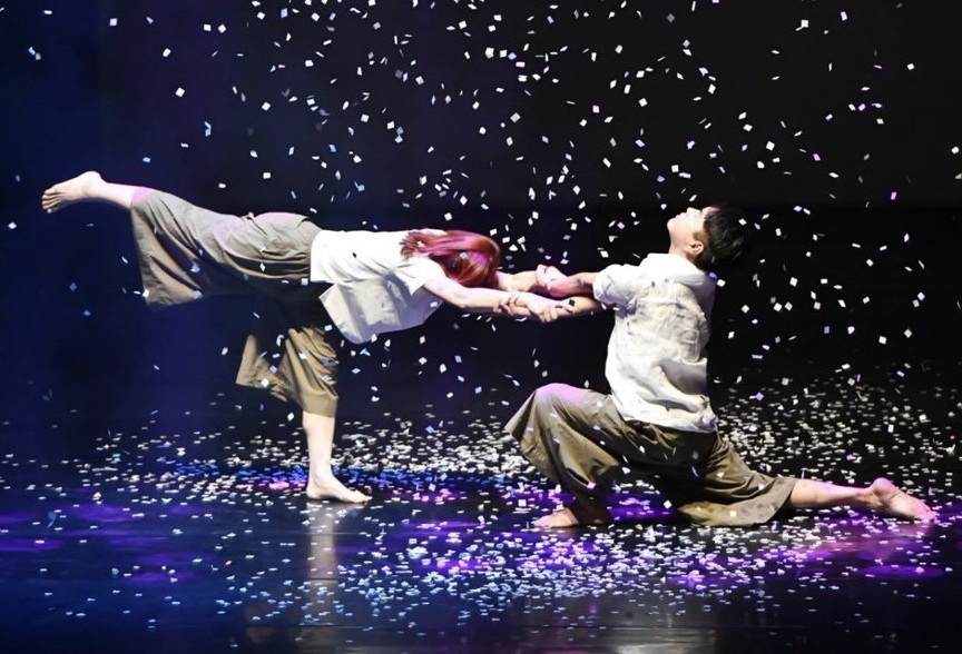 天崧法師與馬來西亞導演楊偉漢攜手　〈法語花香〉高雄圓滿綻放　明年北上台北續演心靈之舞